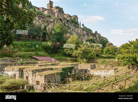 troie orvieto|Temple du Belvédère — Wikipédia